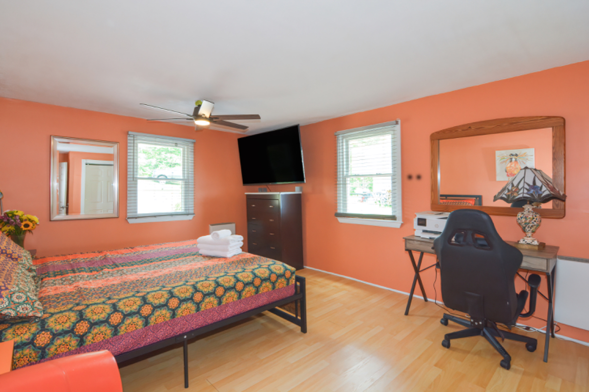Shared Waterfront 4bdrm Home Master