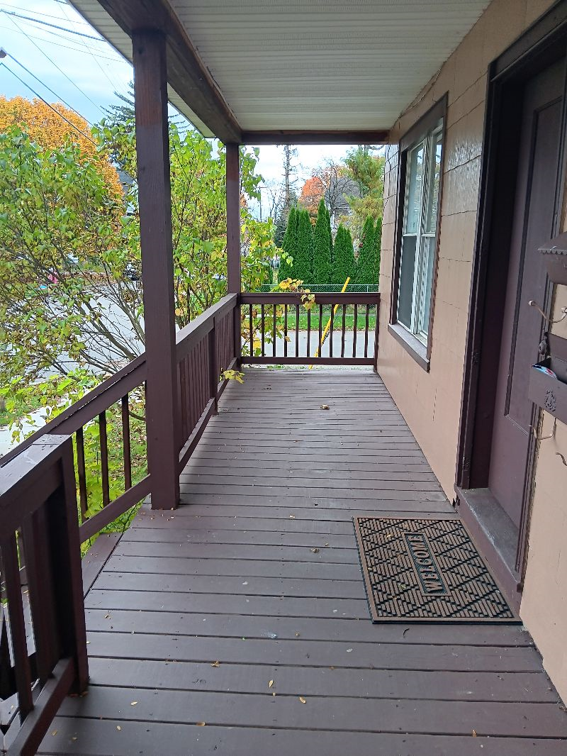 Quiet Newly Furnished Newly Painted 3 Bedroom in Utica NY - Photo 2