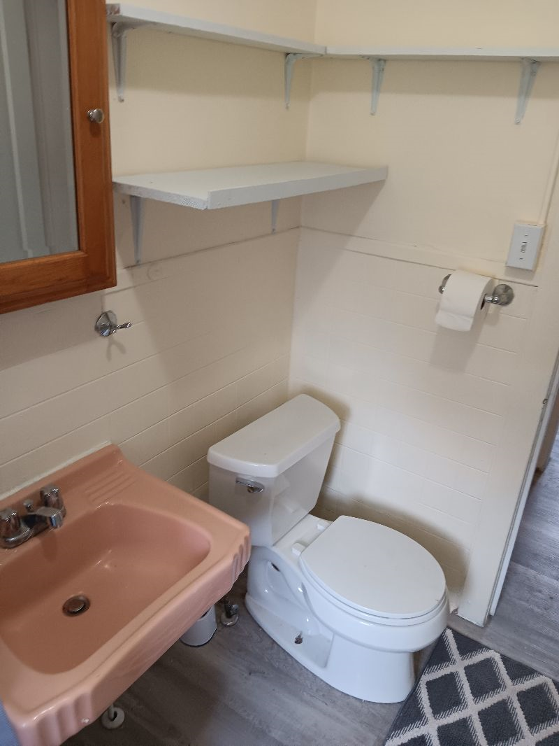 Quiet Newly Furnished Newly Painted 3 Bedroom in Utica NY - Photo 2