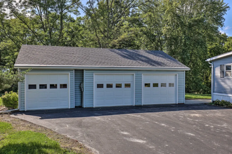 Burdett House - Photo 3