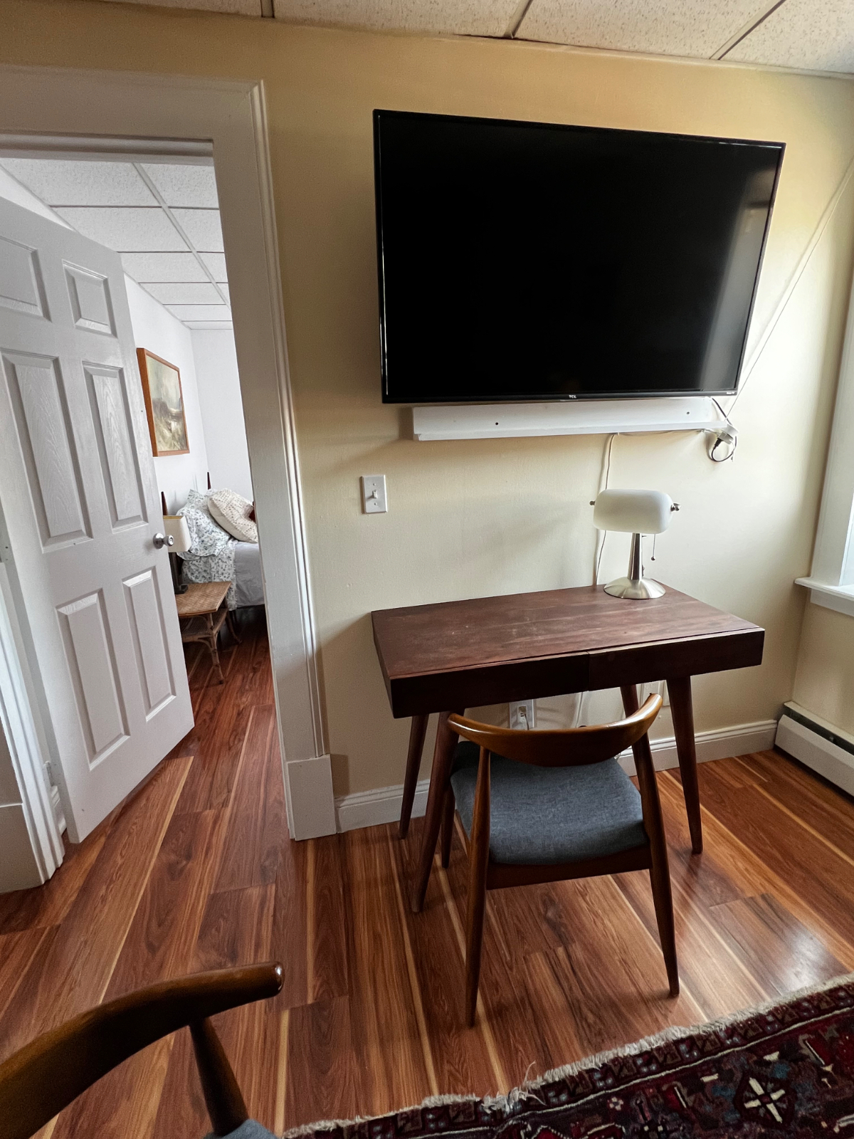 Beautiful Burlington 2bd 2 miles from Hospital - near lake bike path and shopping - Photo 3
