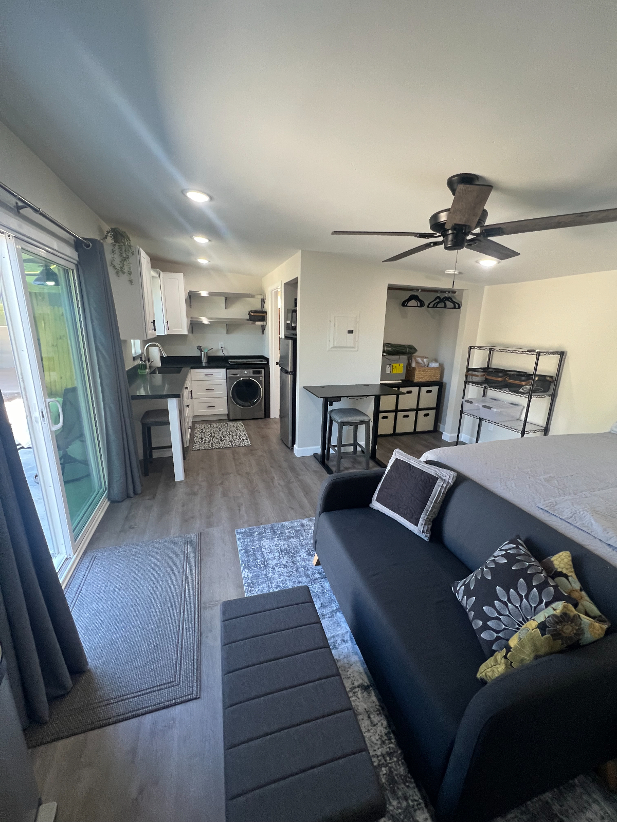 Private Studio, Patio and Parking