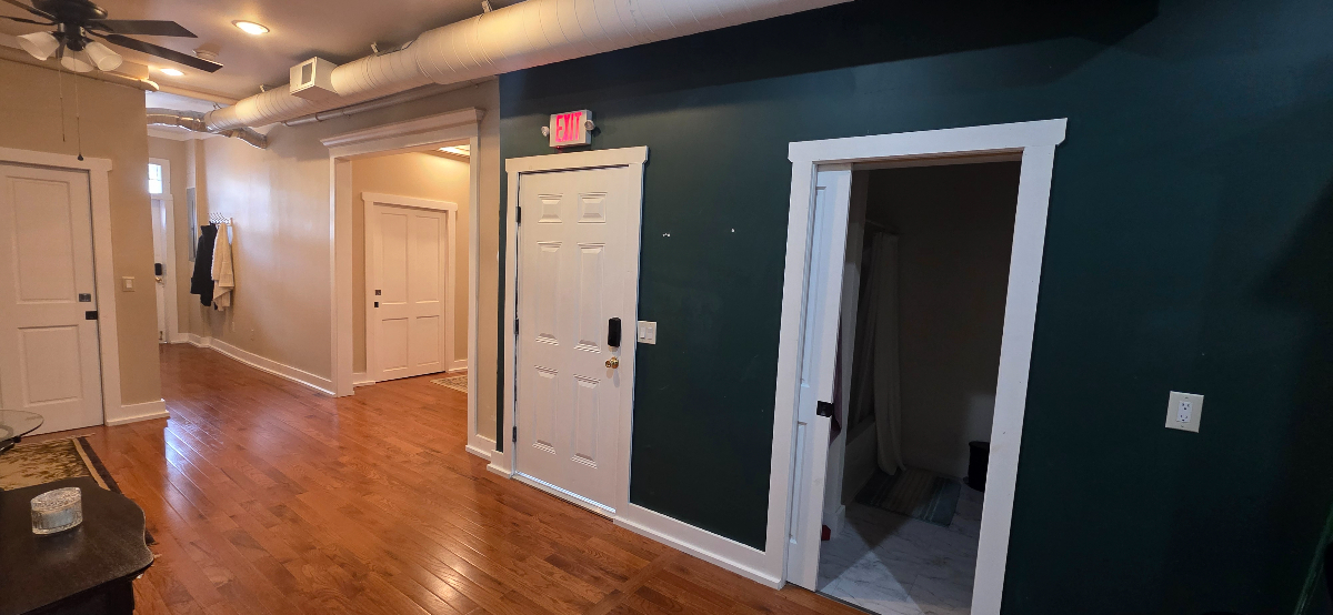 Room at a 4 bedroom apartment - Photo 1