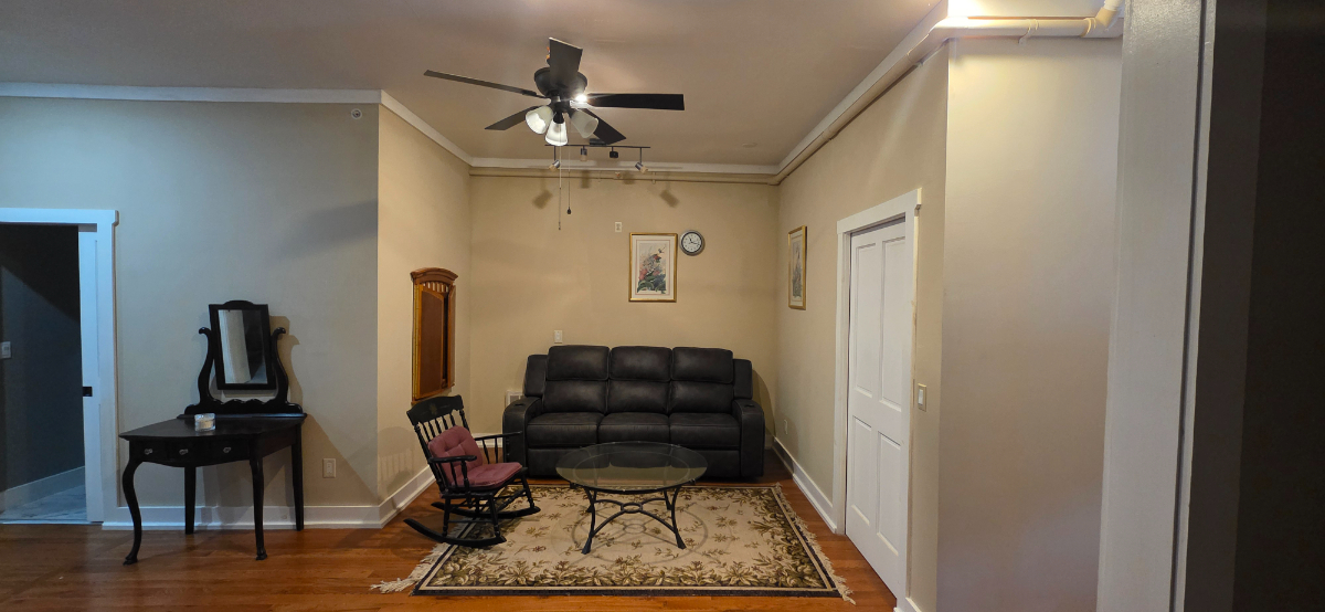 Room at a 4 bedroom apartment - Photo 3