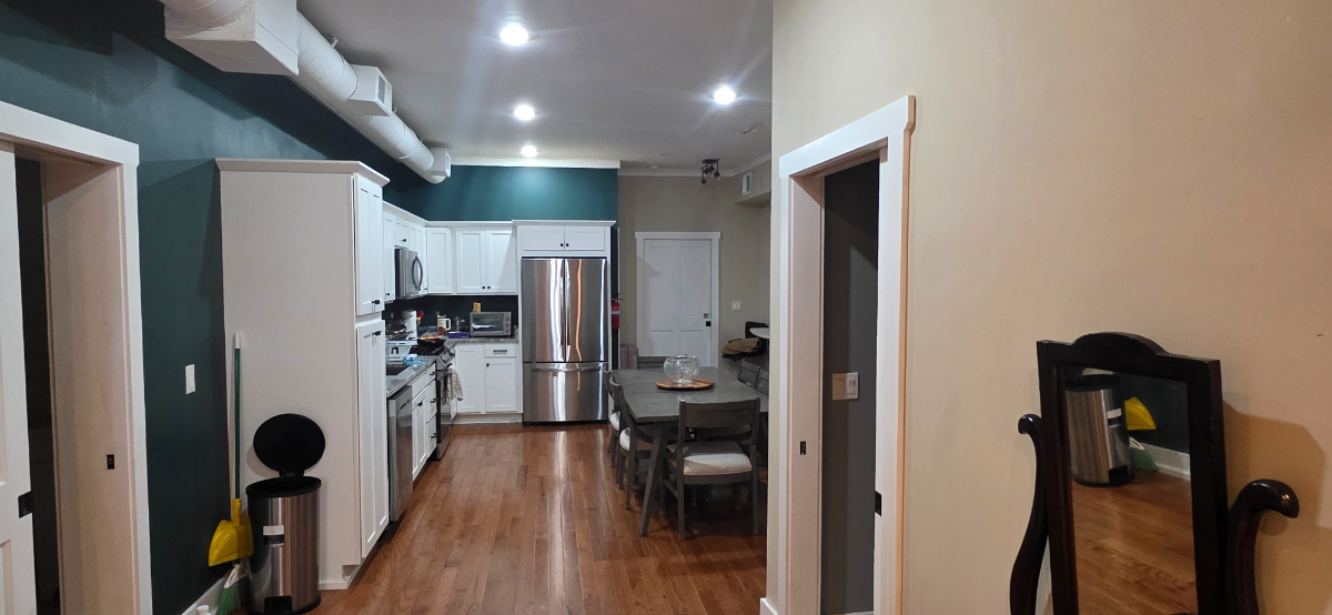 Room at a 4 bedroom apartment - Photo 5