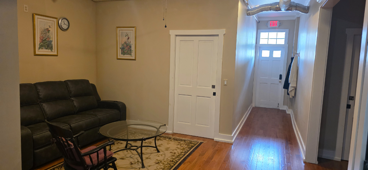 Room at a 4 bedroom apartment - Photo 6