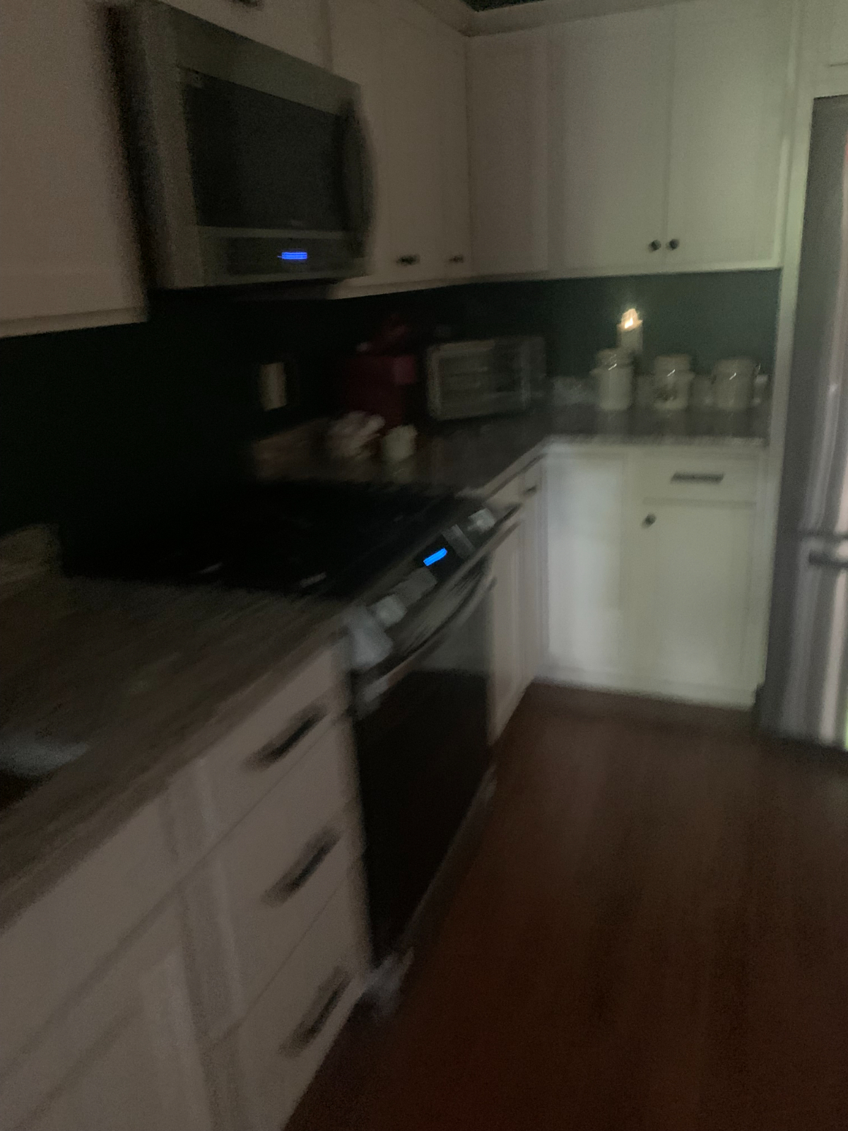 Room at a 4 bedroom apartment - Photo 8