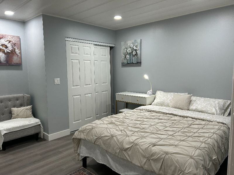 Nice Master Suite in a large house - - Photo 1