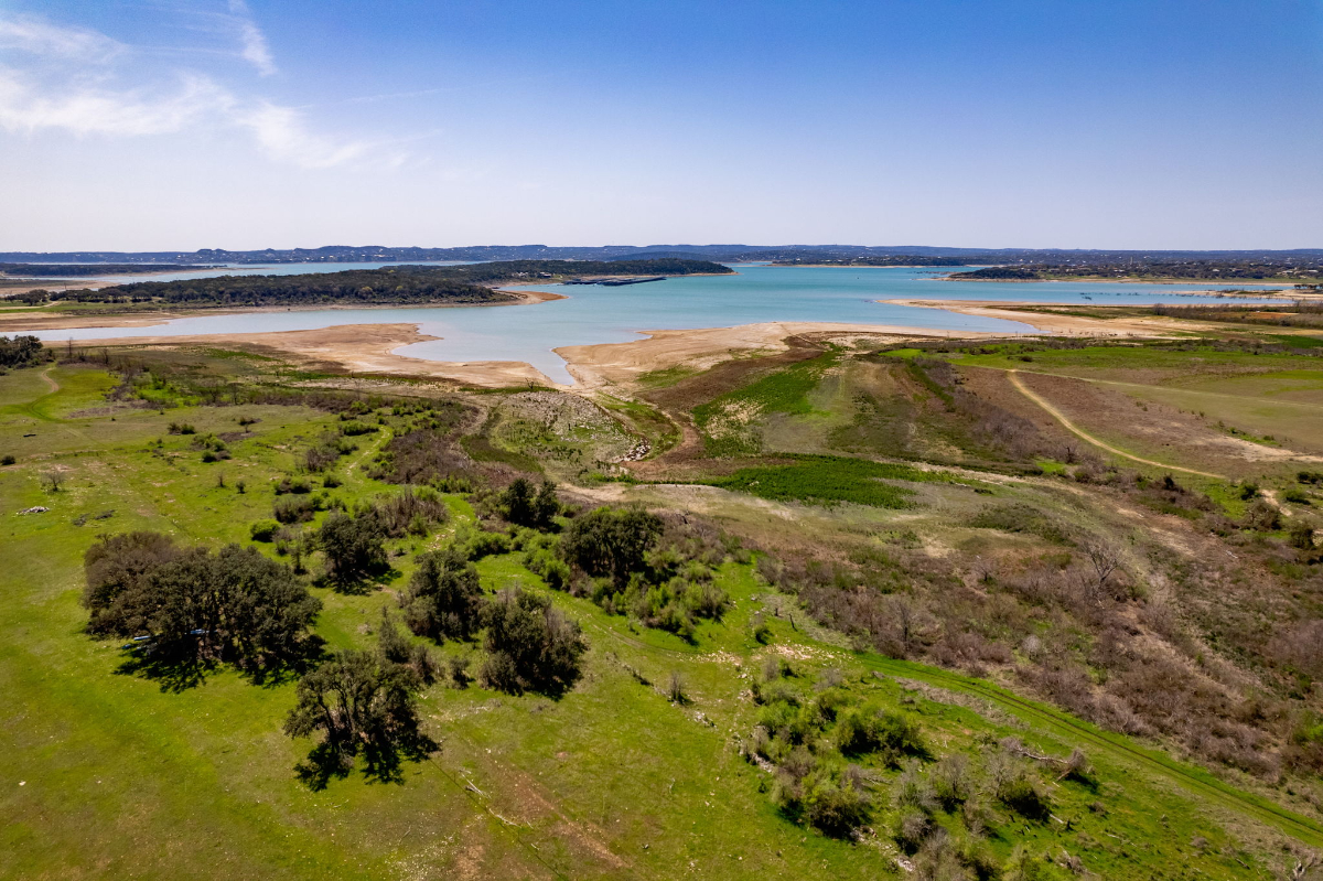 Experience Luxury at the Ranch Retreat in Canyon Lake - Photo 8