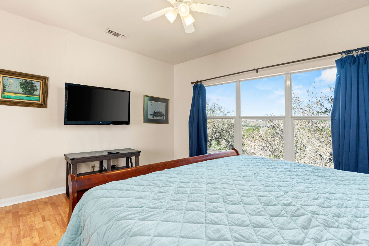 Experience Luxury at the Ranch Retreat in Canyon Lake - Photo 10