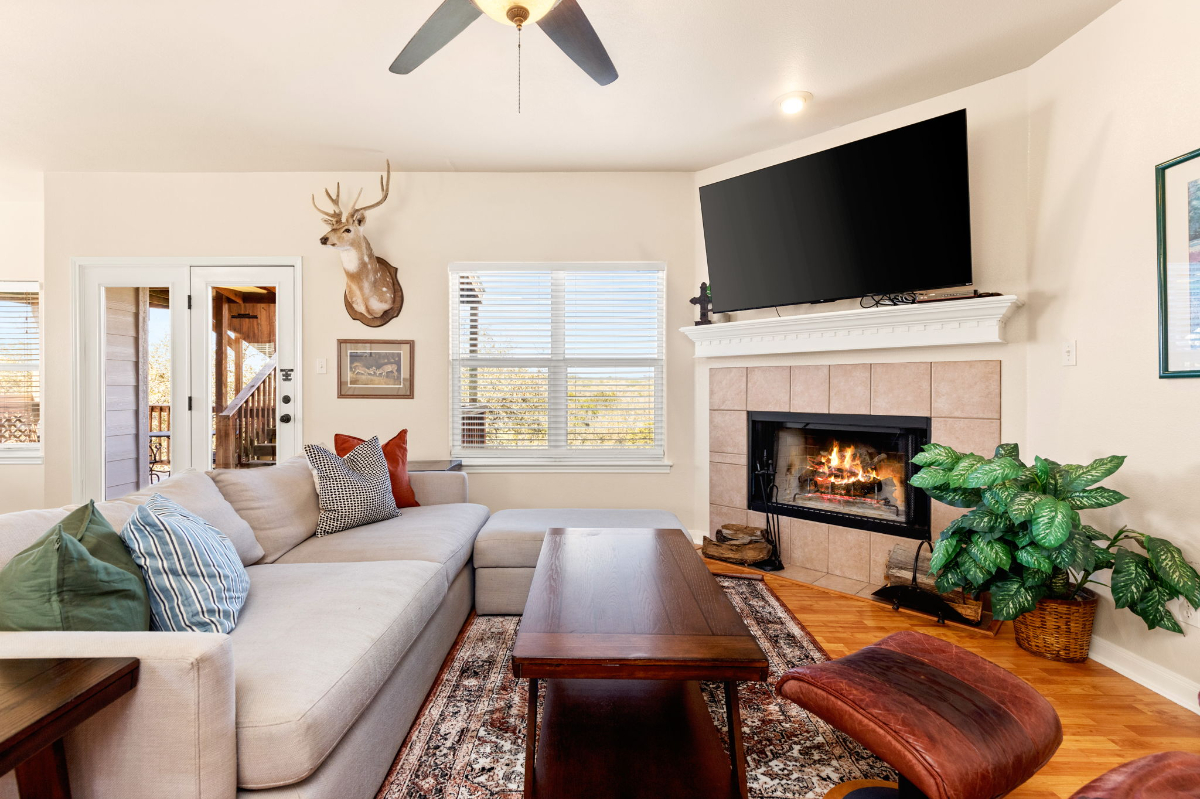 Experience Luxury at the Ranch Retreat in Canyon Lake - Photo 3