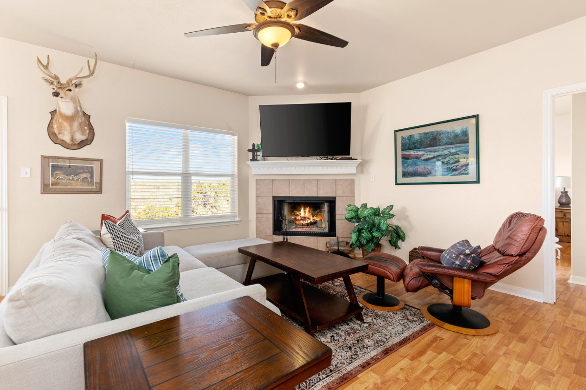 Experience Luxury at the Ranch Retreat in Canyon Lake - Photo 5