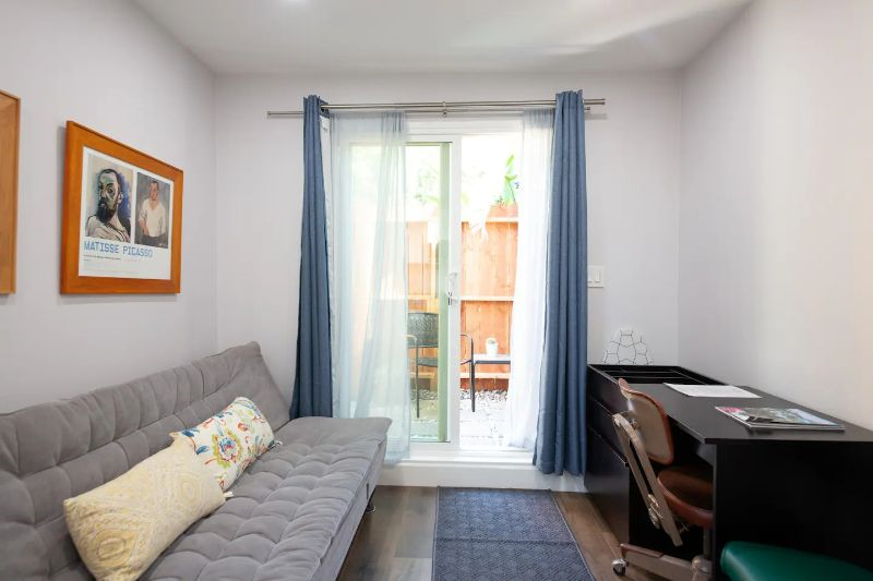 Find Tranquility and Comfort in Your Charming North Hollywood Guest House