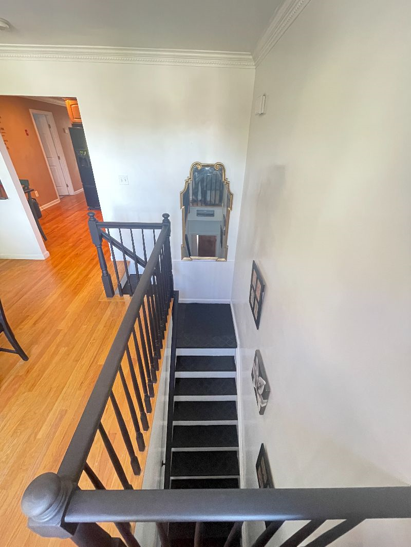 Cozy/Safe/Quiet  3 bed 2 bath top floor unit minutes from hospitals and medical centers in Long Isla - Photo 3