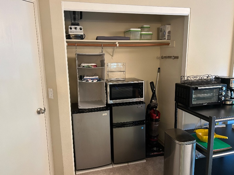 Studio apartment connected to single home with private entrance - Photo 2