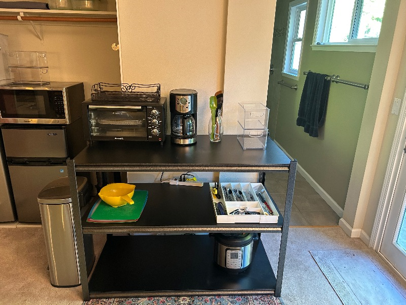 Studio apartment connected to single home with private entrance - Photo 3