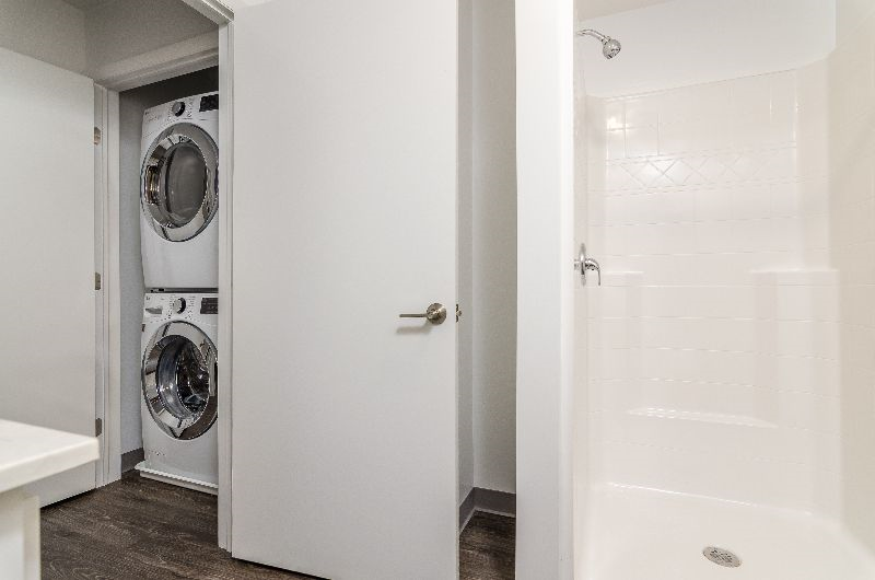 Near UHS-Wilson and Lourdes Luxury Apartment! (3 Bed / 3 Bath) - Photo 9
