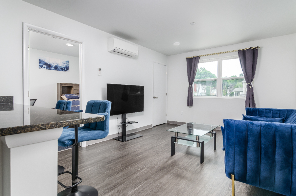 Near UHS-Wilson and Lourdes Luxury Apartment! (3 Bed / 3 Bath) - Photo 4