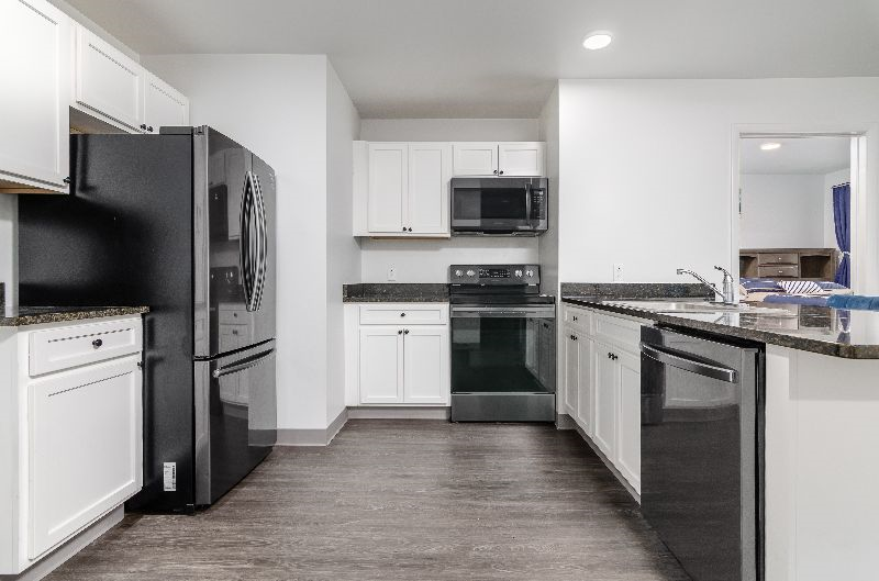 Near UHS-Wilson and Lourdes Luxury Apartment! (3 Bed / 3 Bath) - Photo 3