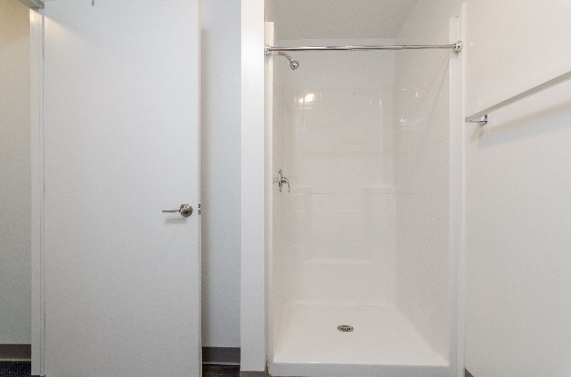 Near UHS-Wilson and Lourdes Luxury Apartment! (3 Bed / 3 Bath) - Photo 9