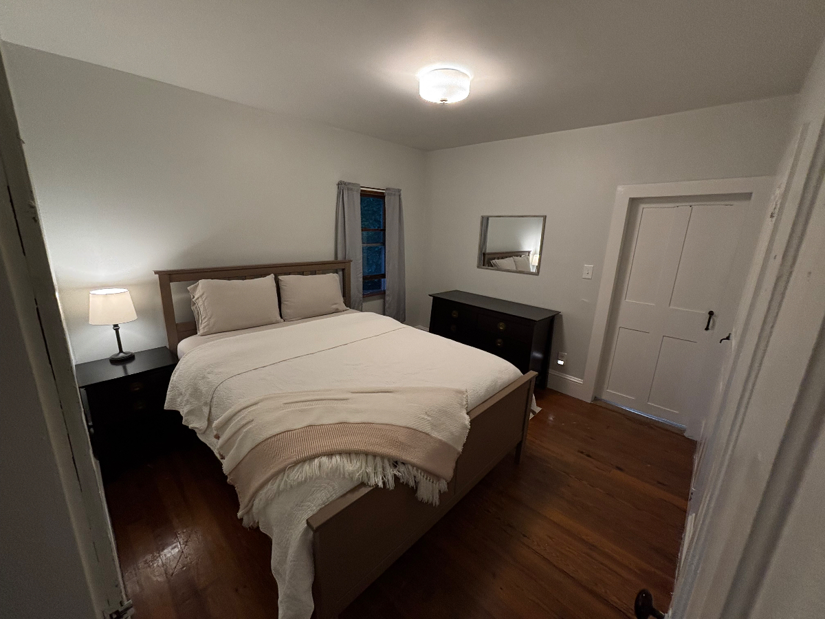 One / two bedroom apartment in historic house - Photo 12