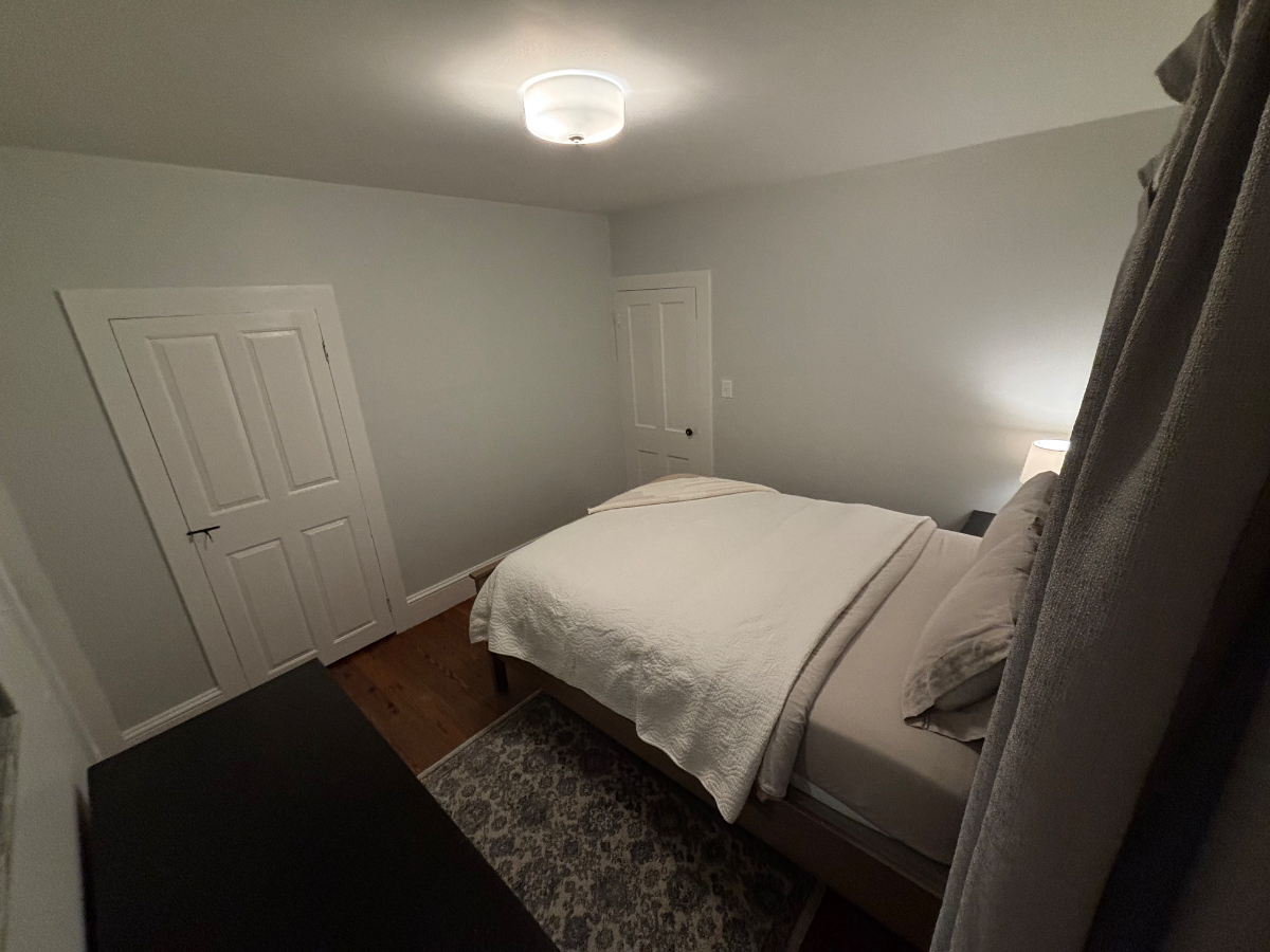 One / two bedroom apartment in historic house - Photo 11