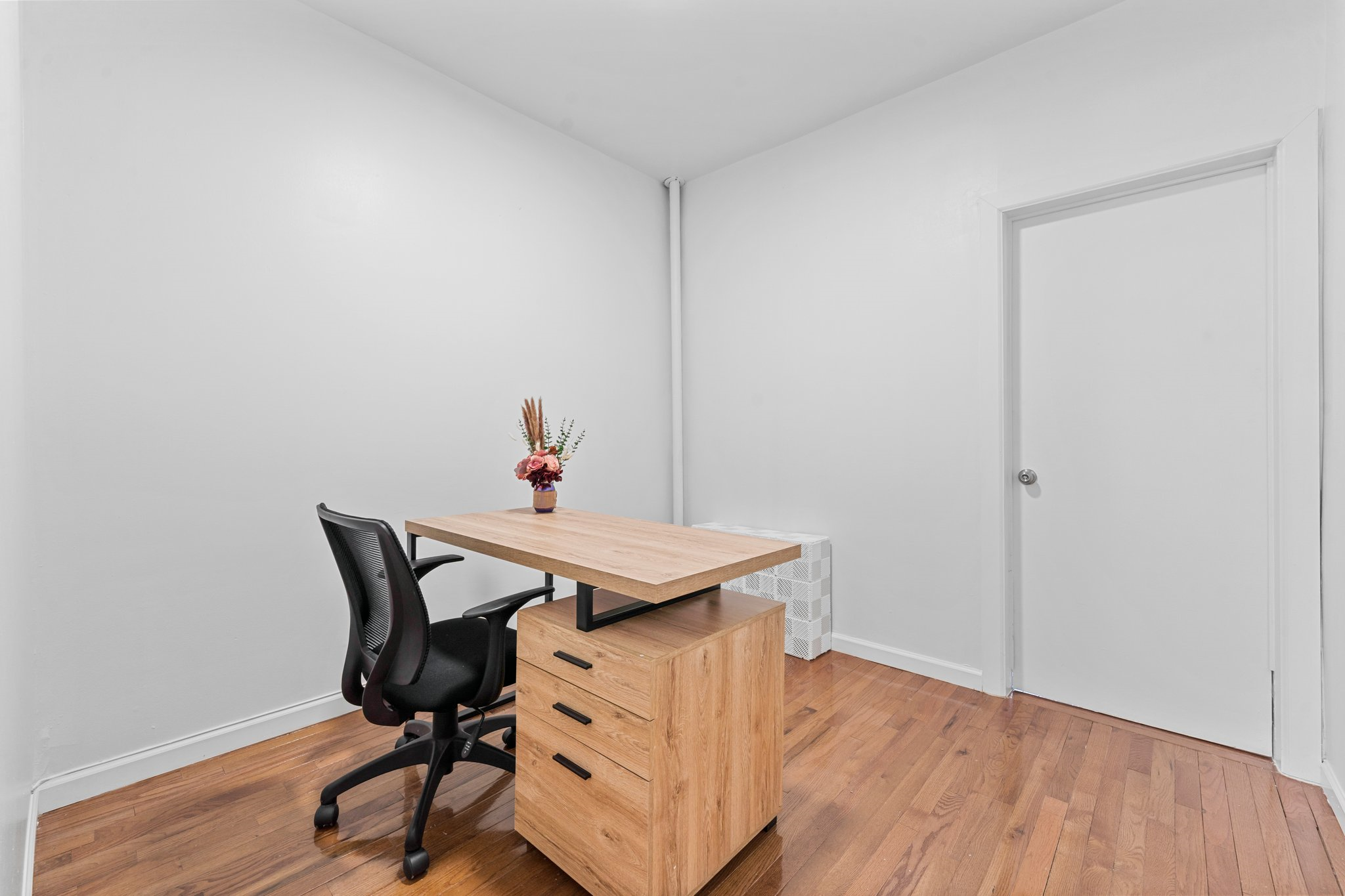 HOME away from Home with fast Wi-Fi, yard & office - Photo 5