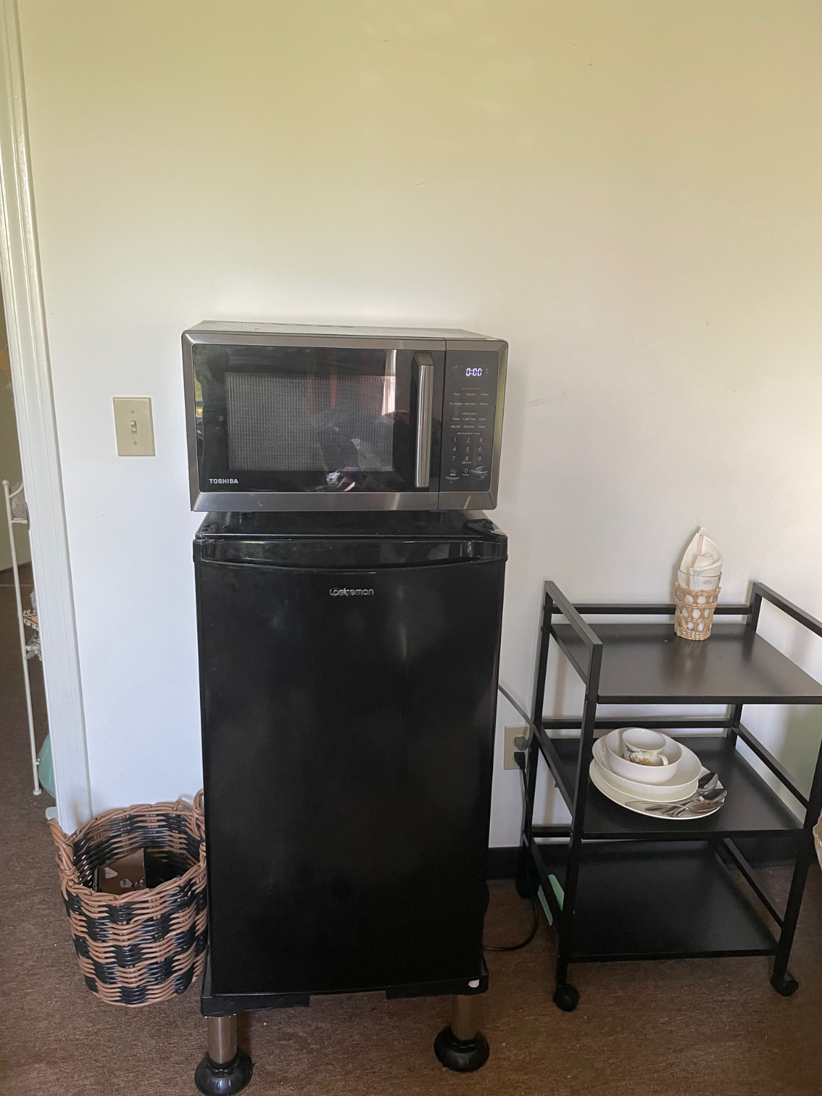 Private bedroom. sunny, with refrigerator and microwave. - Photo 8