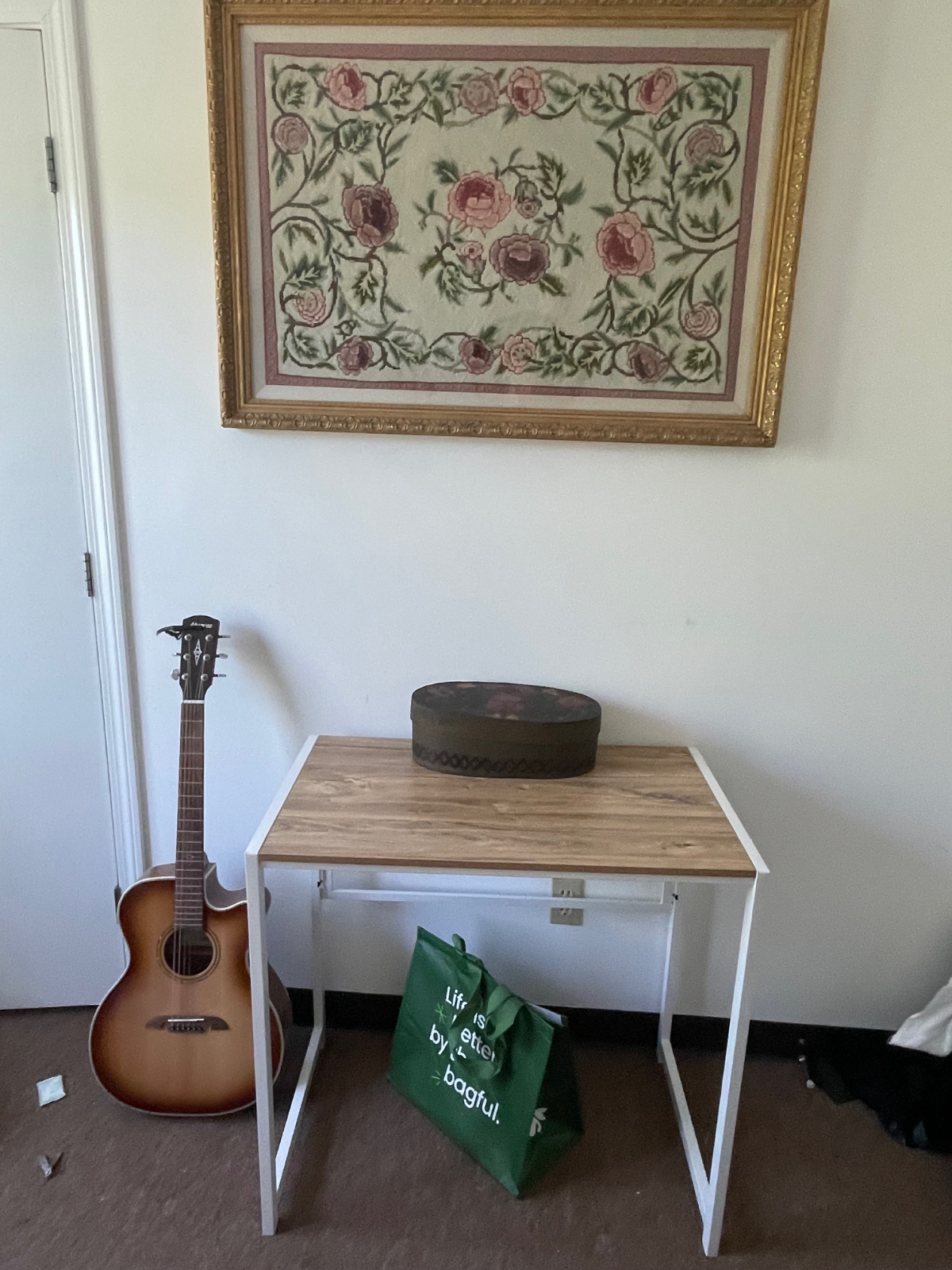 Private bedroom. sunny, with refrigerator and microwave. - Photo 2