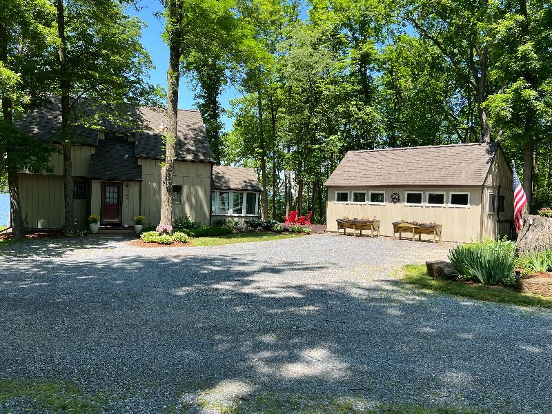 Waterfront 3 bd house on Lake Champlain near Middlebury VT- winter season rental - Photo 5