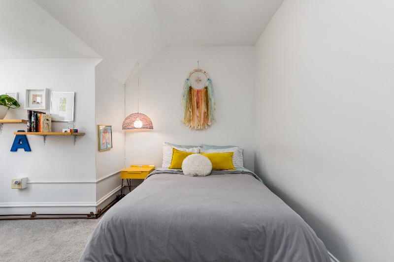 Apartment in a historic carriage home close to everything - Photo 11