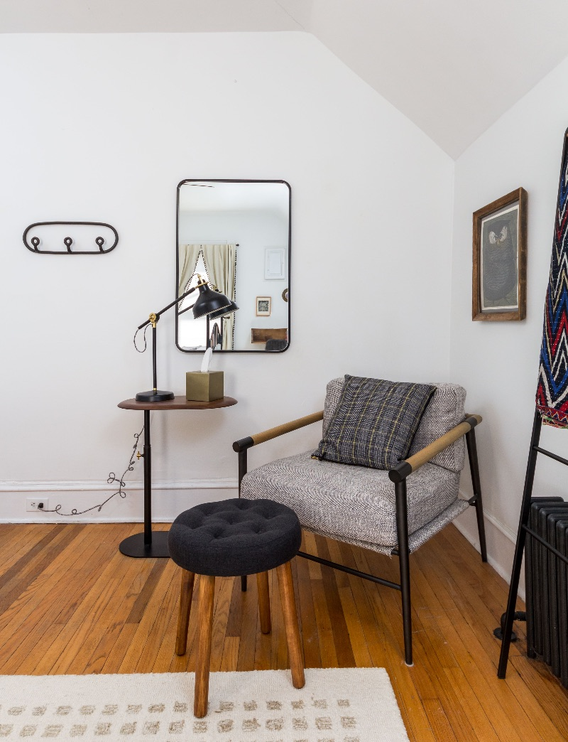 Apartment in a historic carriage home close to everything - Photo 9
