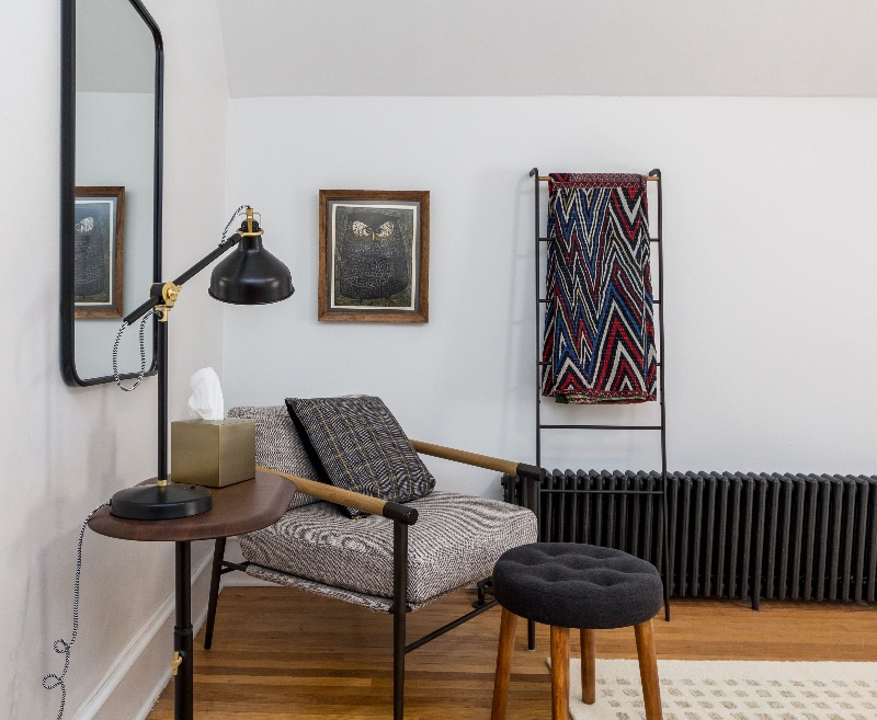 Apartment in a historic carriage home close to everything - Photo 10