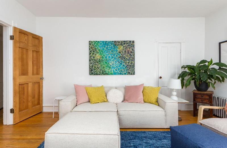 Apartment in a historic carriage home close to everything - Photo 4