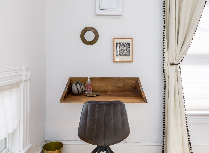 Apartment in a historic carriage home close to everything - Photo 7