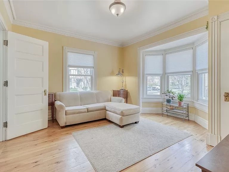 Rooms for rent in a large colonial-style home in Park Ave area - Photo 3