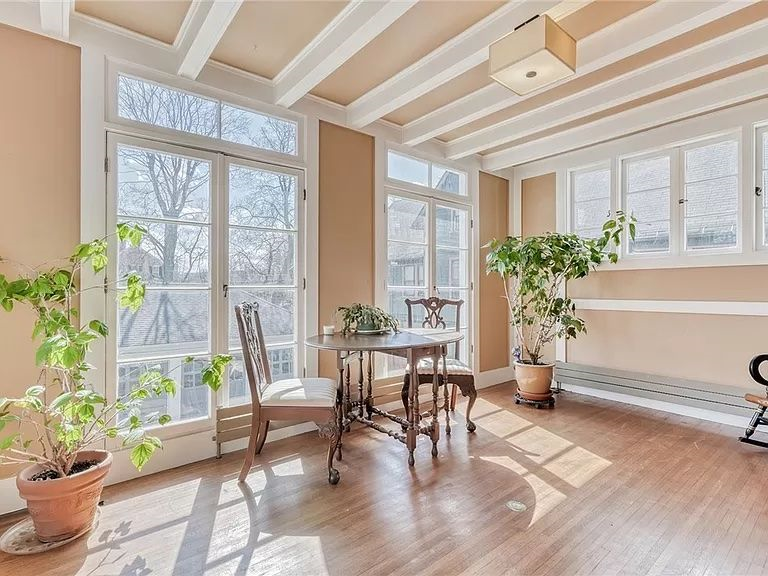 Rooms for rent in a large colonial-style home in Park Ave area - Photo 4