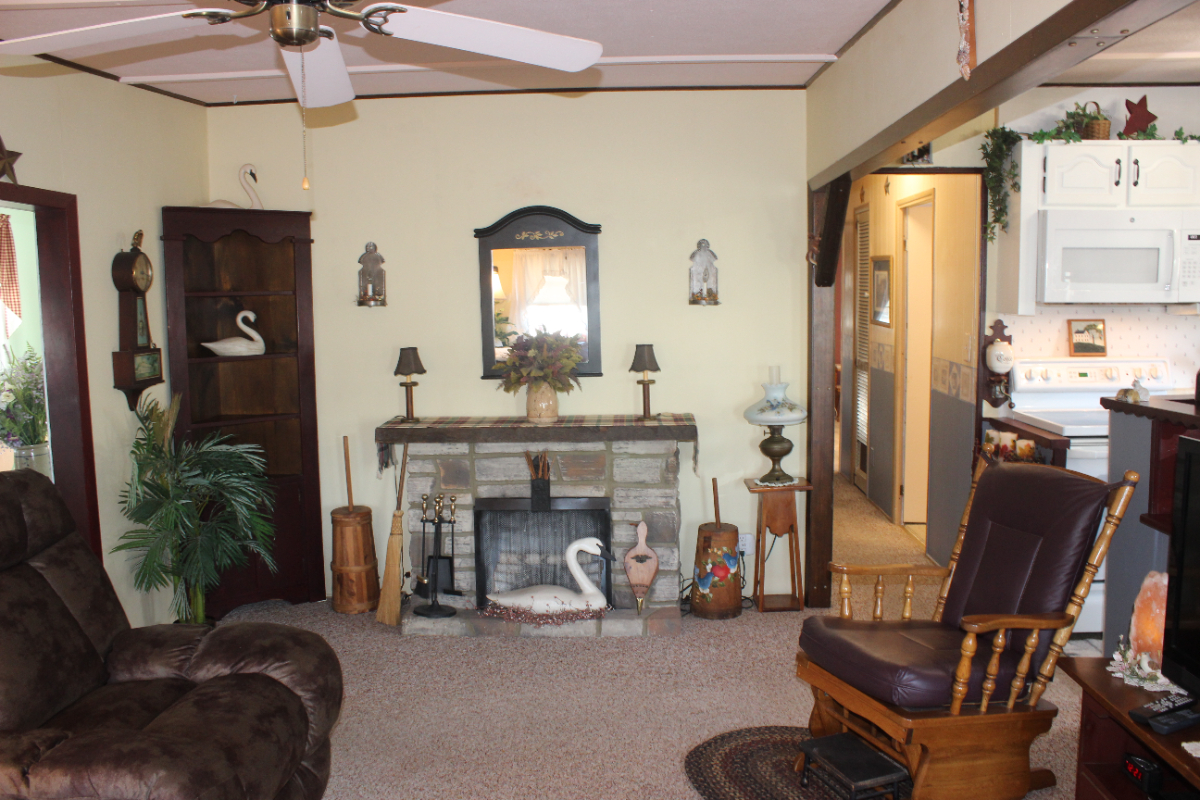 Furnished 1 BR house available in Winooski Vermont - Photo 2