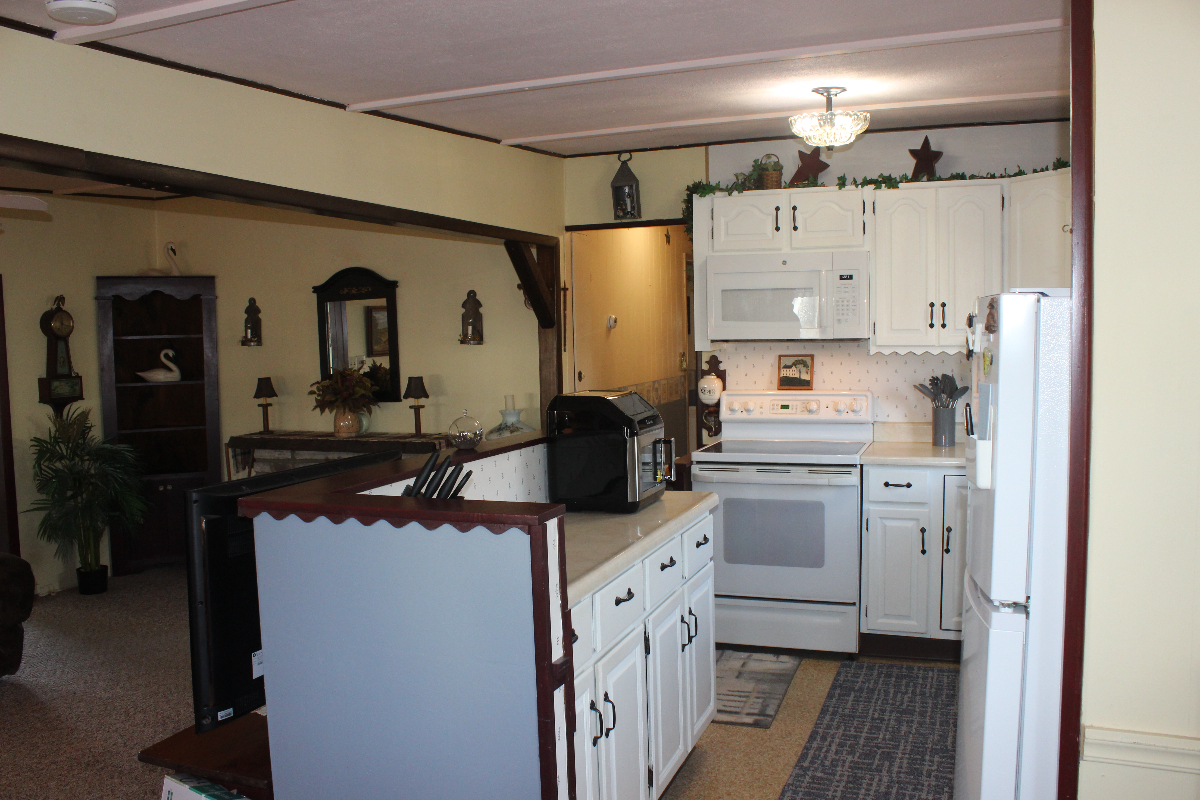 Furnished 1 BR house available in Winooski Vermont - Photo 6