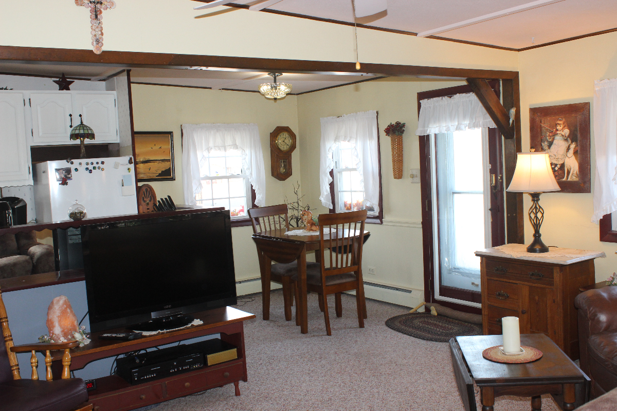 Furnished 1 BR house available in Winooski Vermont - Photo 3