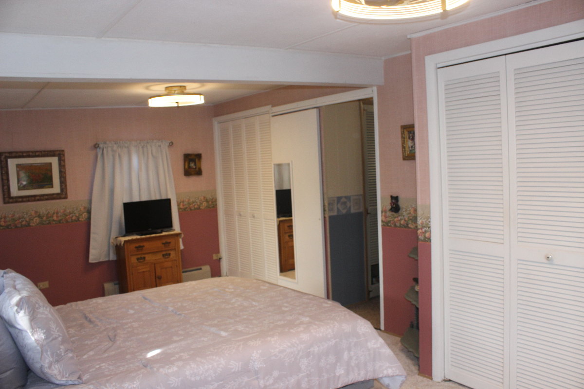 Furnished 1 BR house available in Winooski Vermont - Photo 8