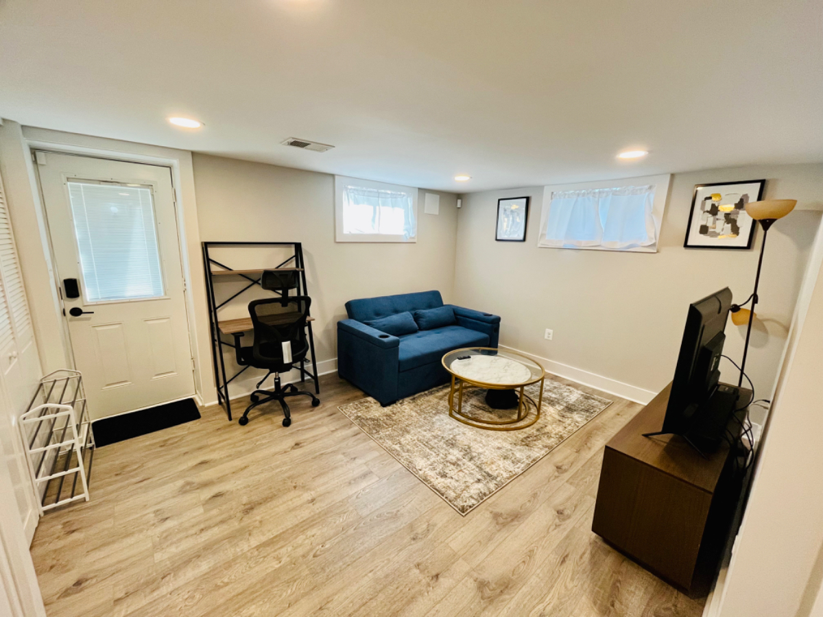 Modern DC Retreat Near Cedar Hill Regional Medical Center SE - Photo 4