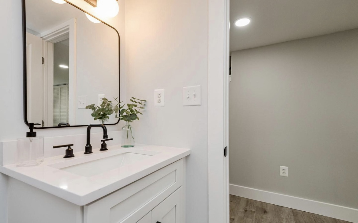 Modern DC Retreat Near Cedar Hill Regional Medical Center SE - Photo 5