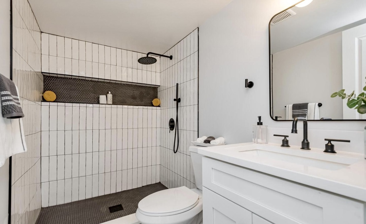 Modern DC Retreat Near Cedar Hill Regional Medical Center SE - Photo 6