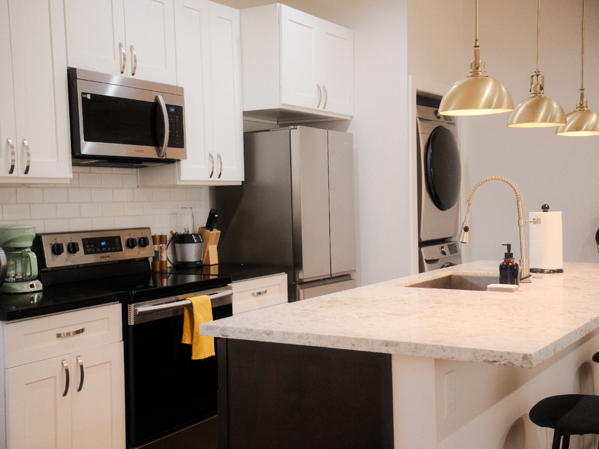 Central 2BD/2BA Fully Furnished Entire Home with Chefs Kitchen and Parking - Photo 4