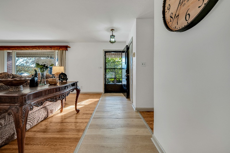 Centrally located 3 br rancher with large yard Very serene and tranquil in the middle of Teays Vall - Photo 2