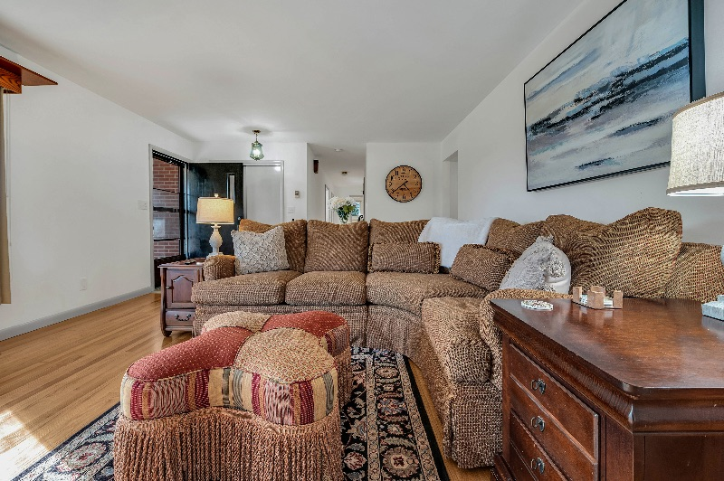 Centrally located 3 br rancher with large yard  Very serene and tranquil in the middle of Teays Vall - Photo 7