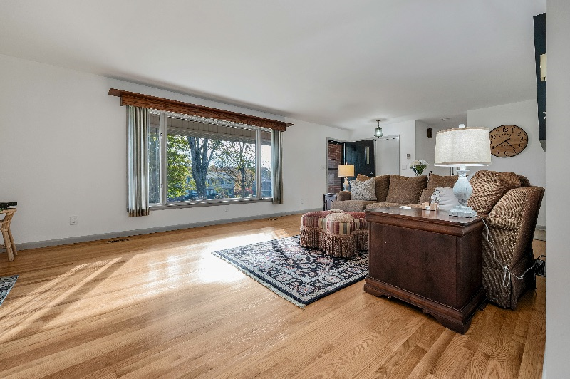 Centrally located 3 br rancher with large yard  Very serene and tranquil in the middle of Teays Vall - Photo 8