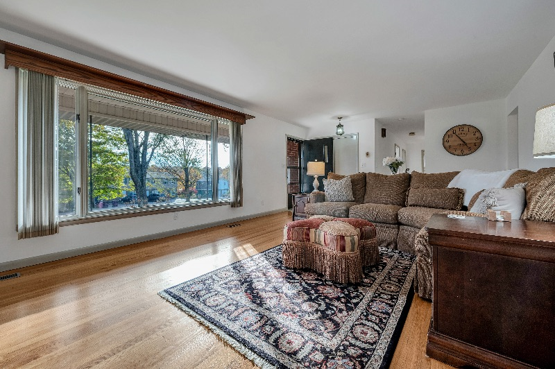 Centrally located 3 br rancher with large yard  Very serene and tranquil in the middle of Teays Vall - Photo 9