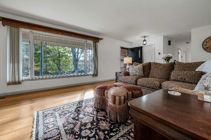 Centrally located 3 br rancher with large yard  Very serene and tranquil in the middle of Teays Vall - Photo 10